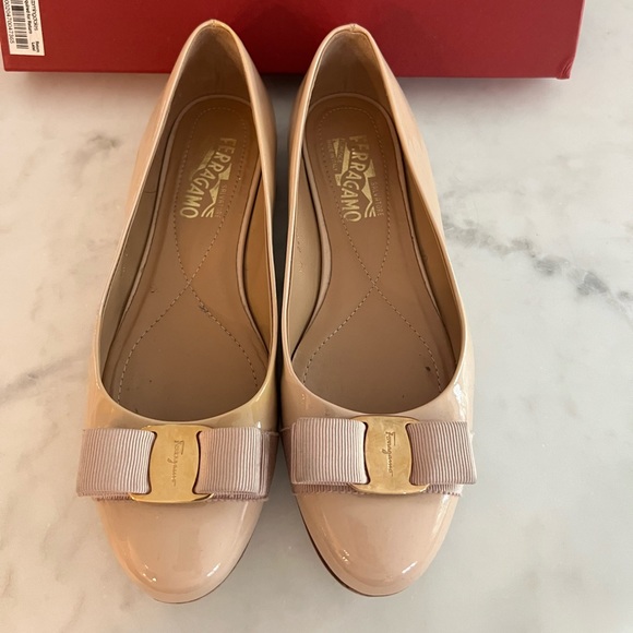 Salvatore Ferragamo's beige color - Picture 2 of 4